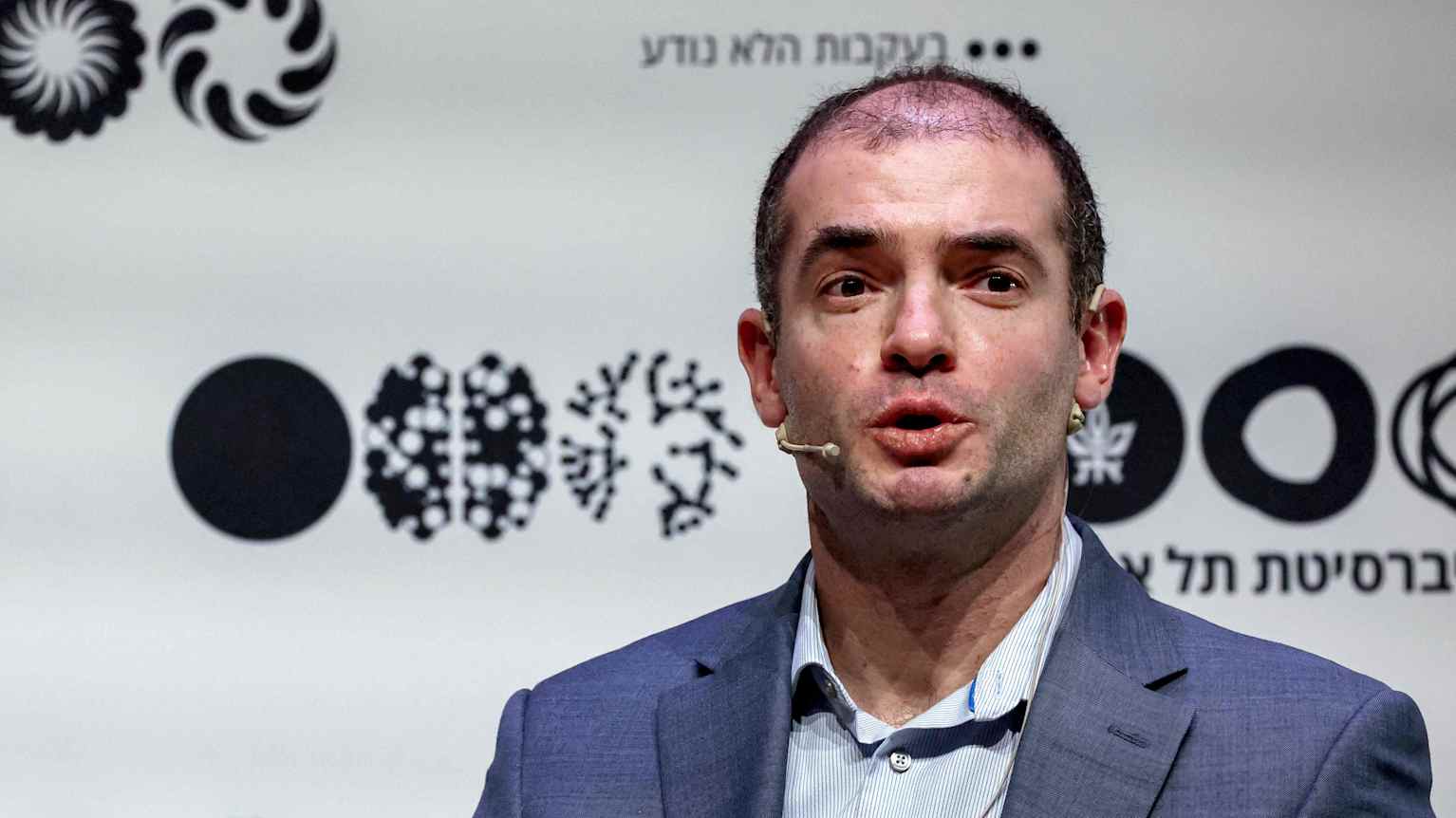 Open AI:sta lähtenyt johtaja pelkää tekoälyn uhkaavan ihmiskuntaa ja siksi  hän perustaa oman yrityksen | Tiede | Yle