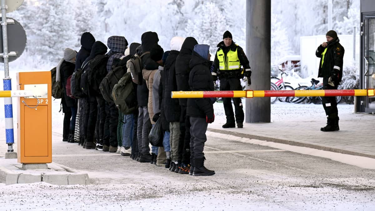 Turvapaikanhakijoita keskiviikkona Sallan raja-asemalla. Kuva: Jussi Nukari / Lehtikuva