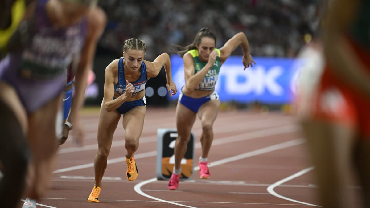 Eveliina Määttänen lähtee 800 metrin välieräjuoksuun.