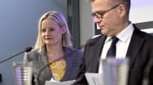 Photo shows Finance Minister Riikka Purra (Finns) and Prime Minister Petteri Orpo (NCP) at a press conference on Tuesday.