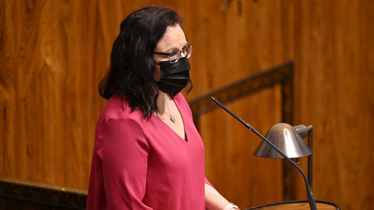 Kokoomuksen kansanedustaja Mia Laiho eduskunnan täysistunnossa.