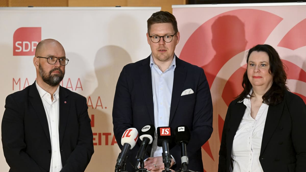 Kim Berg (vas), Antti Lindtman ja Johanna Ojala-Niemelä.