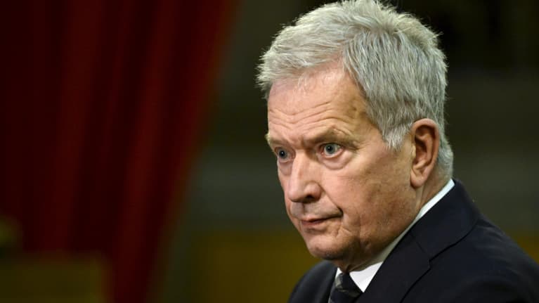 Tasavallan presidentti Sauli Niinistö 242. maanpuolustuskurssin avajaisissa Säätytalossa Helsingissä 7. marraskuuta 2022