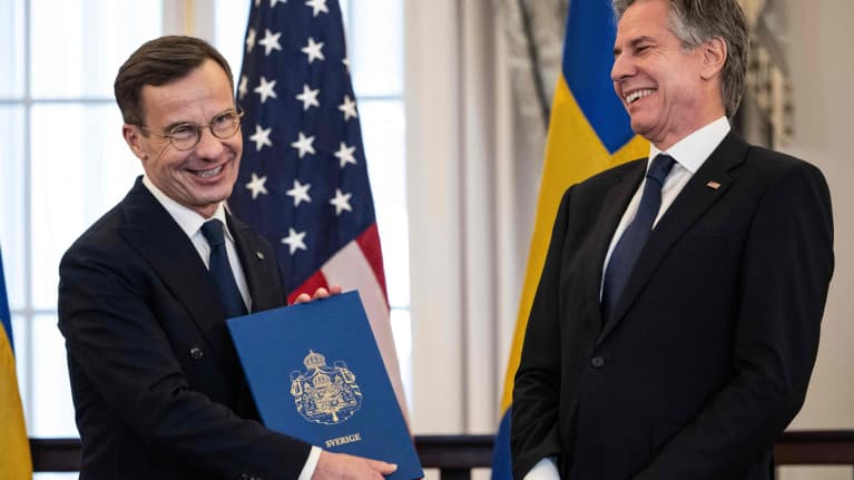 Ruotsin pääministeri (vasemmalla) ja USA:n ulkoministeri Washingtonissa torstaina, kun Ruotsista tuli virallisesti Naton jäsen. Kuva: Andrew Caballero-Reynolds / AFP