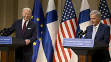 Biden och Niinistö håller presskonferens.