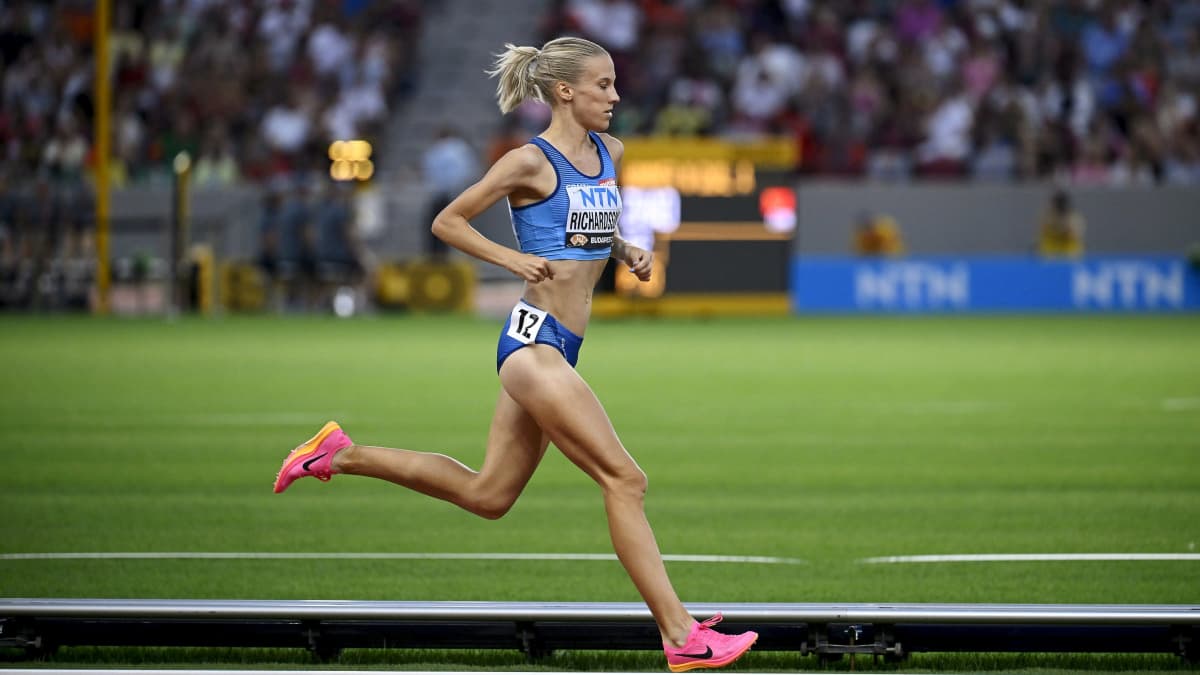 Camilla Richardsson 5 000 metrin alkuerissä.