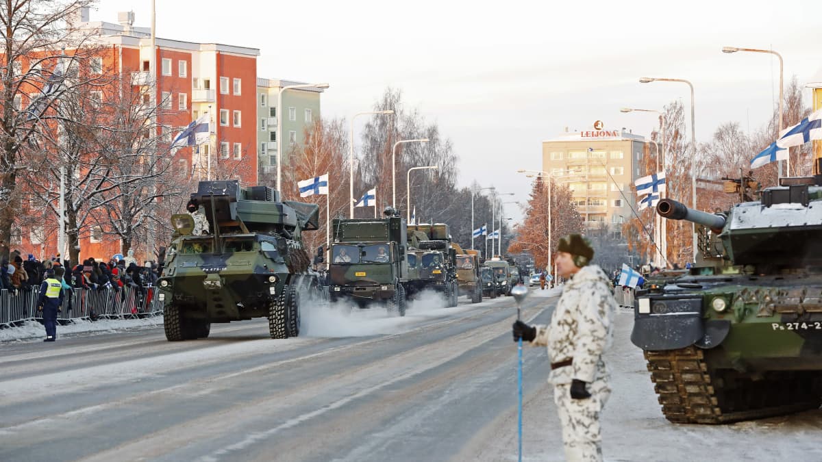 Itsenäisyyspäivän paraati järjestettiin Oulussa. Kuva: Timo Heikkala / Lehtikuva