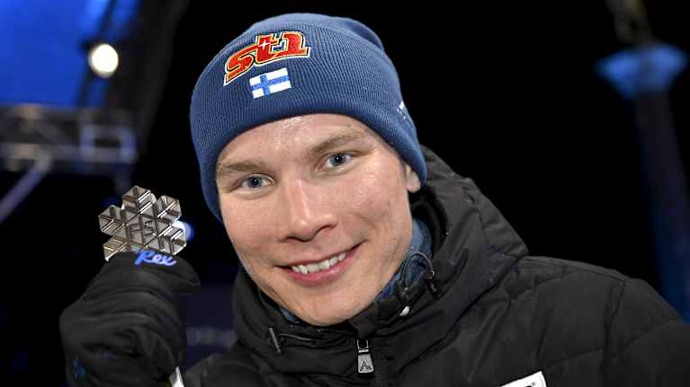 Image 4: Lauri Vuorinen with his World Championship bronze in Trondheim.