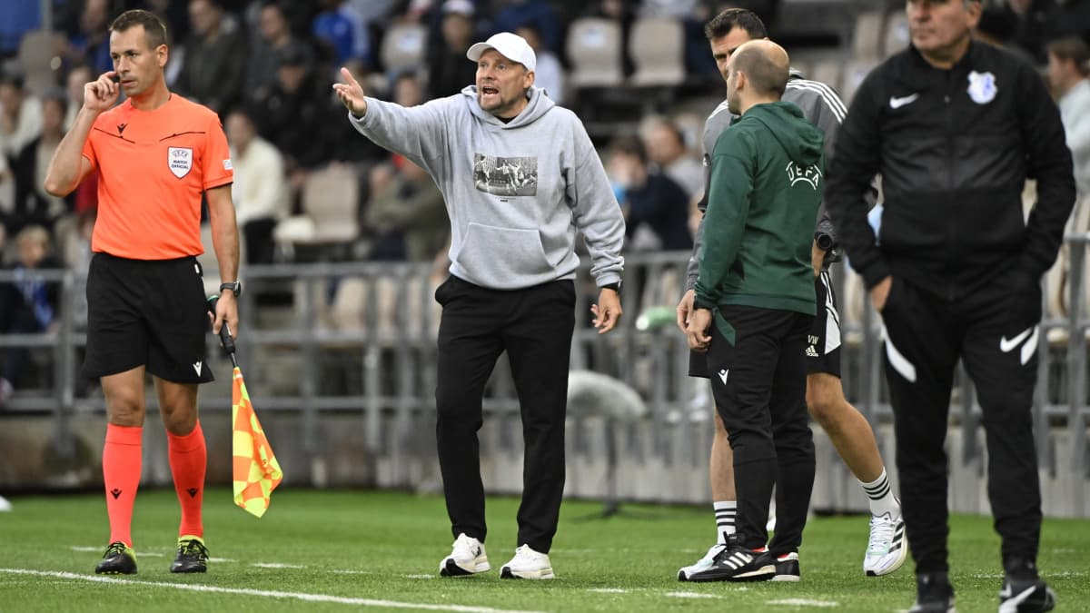 Toni Korkeakunnas HJK:n ottelussa Farul Constantaa vastaan.