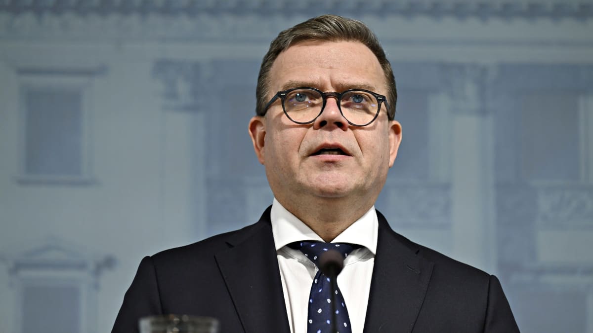 Pääministeri Petteri Orpo hallituksen tiedotustilaisuudessa rajaylitysliikenteen rajoituksista Helsingissä 28. marraskuuta 2023. Kuva: Vesa Moilanen / Lehtikuva