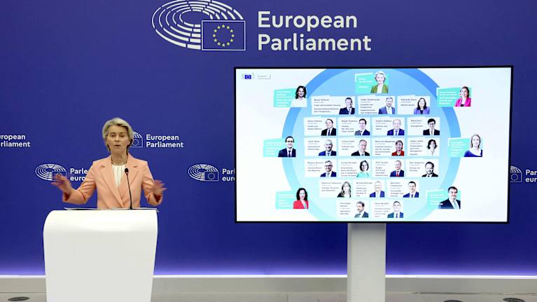  Euroopan komission puheenjohtaja Ursula von der Leyen esitteli komissaariehdokkaat ja varapuheenjohtajat. Kuva: Frederick Florin / AFP