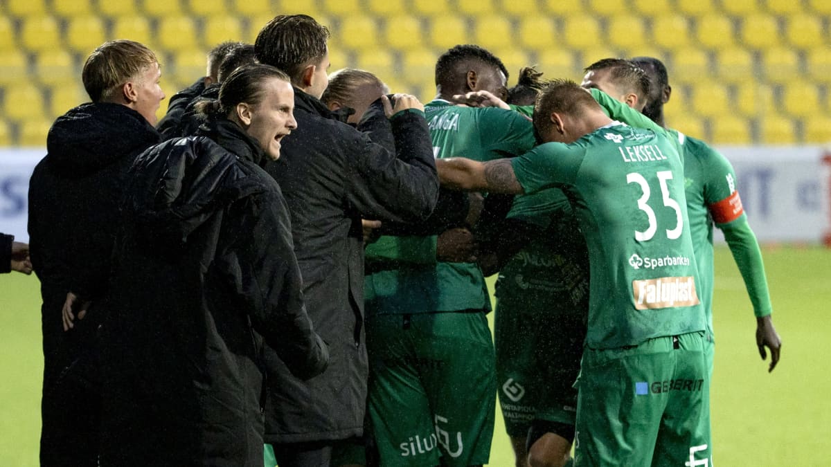 EIF juhlii Abdoulaye Kanten 0–1-maalia jalkapallon miesten ykkösen ottelussa Turussa.