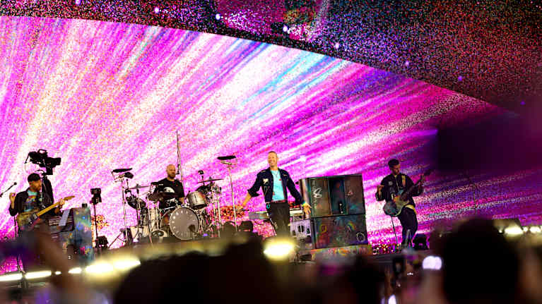 Coldplay esiintyy Helsingin Olympiastadionilla neljänä iltana. Kuva: Lauri Karo / Yle
