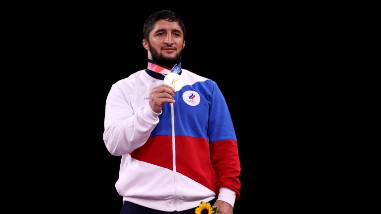 Abdulrashid Sadulajev juhli olympiavoittoa Tokiossa 2021 ja Riossa 2016. 