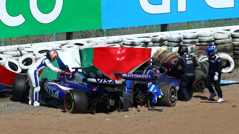 Daniel Ricciardo ja Alexander Albon ajoivat rengasvalliin.