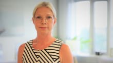 Uudelleen kouluttautunut nykyinen puheterapeutti Miia Hiiri Tampereen Cognimedin toimistolla.