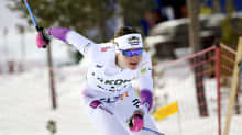 Eveliina Piippo hiihtää.