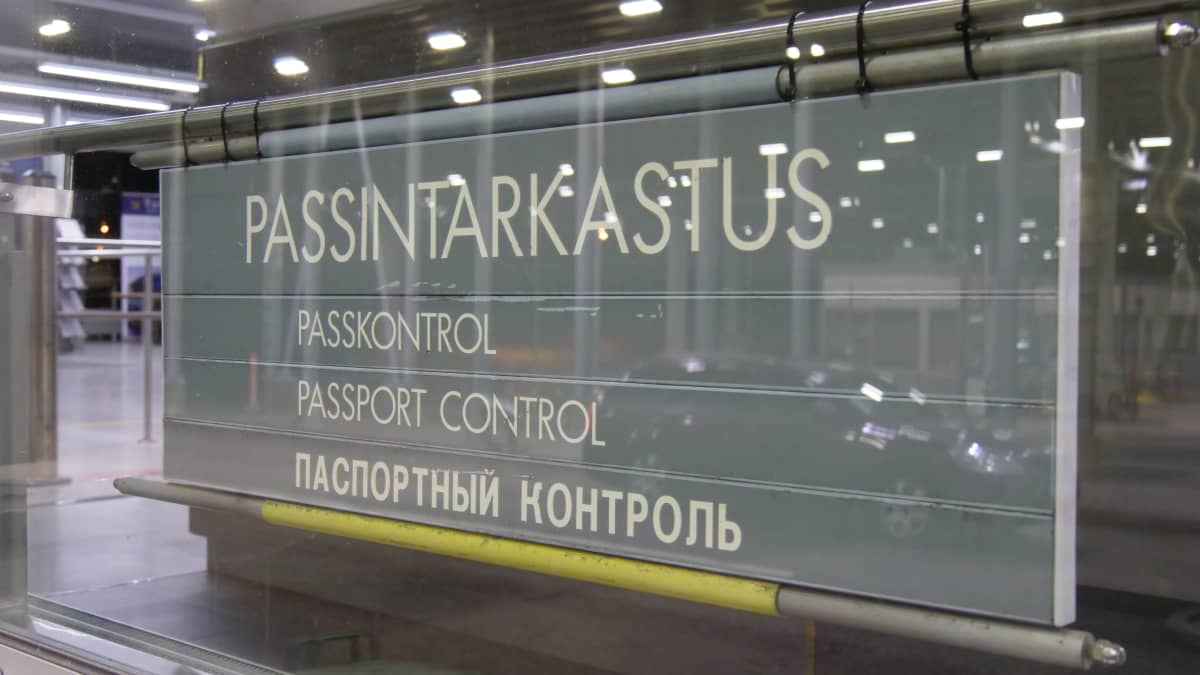 The picture shows the sign at the Vaalimaa border station. Photo: Kari Saastamoinen / Yle