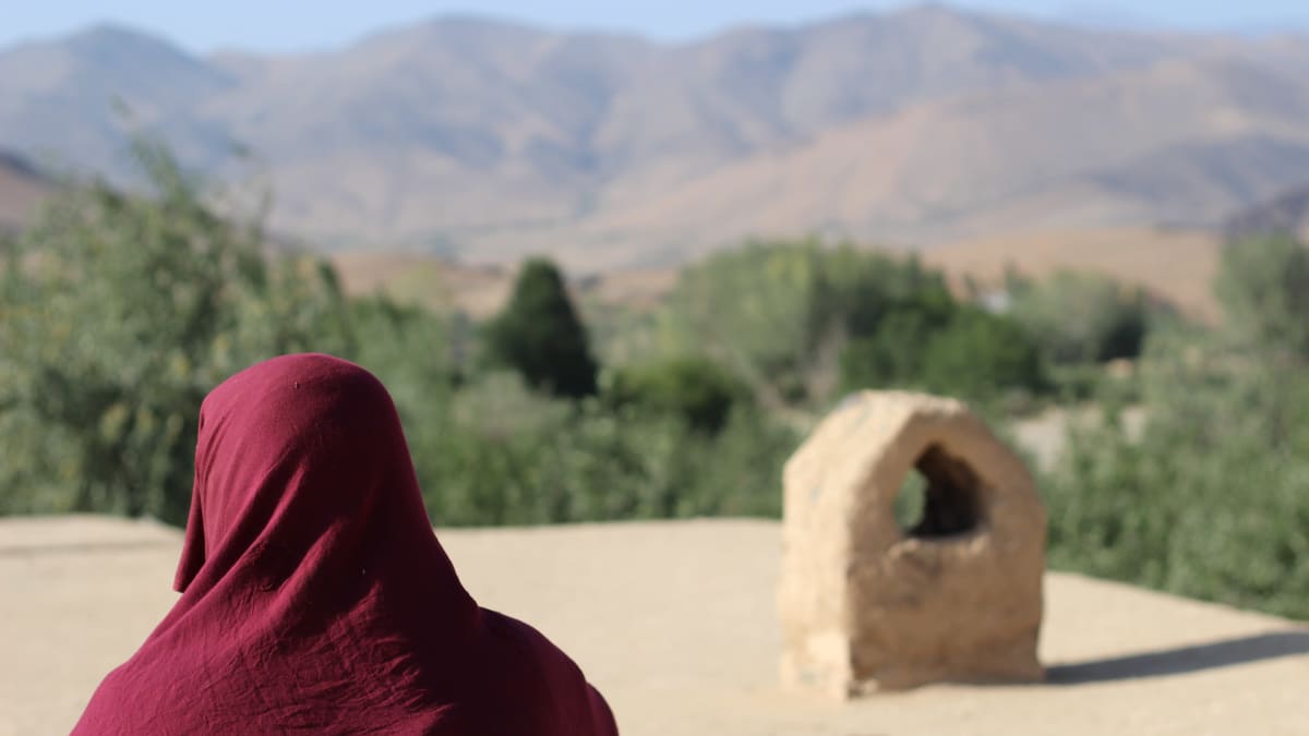 Nainen Afganistanissa.