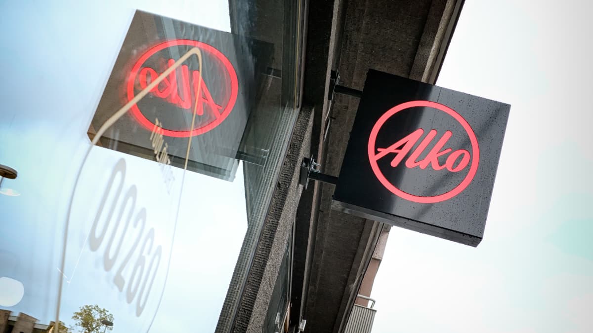 Töölöntorin Alko avajaispäivänä.