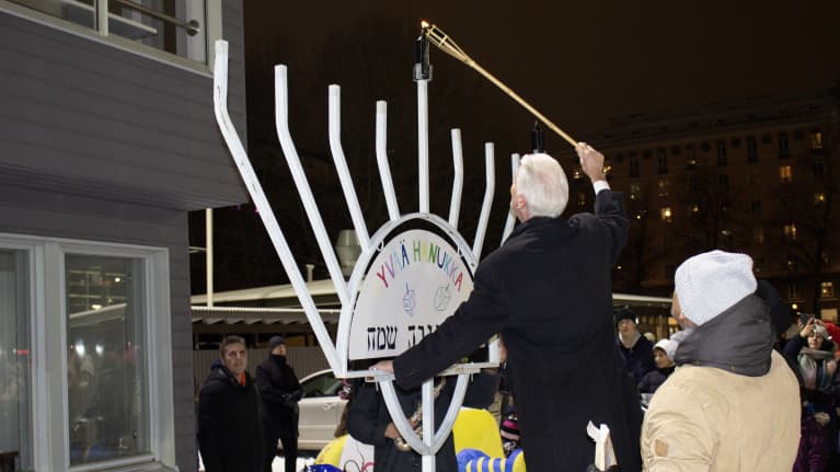Helsingin Chabad-järjestön hanukkajuhla Brahen kentällä.