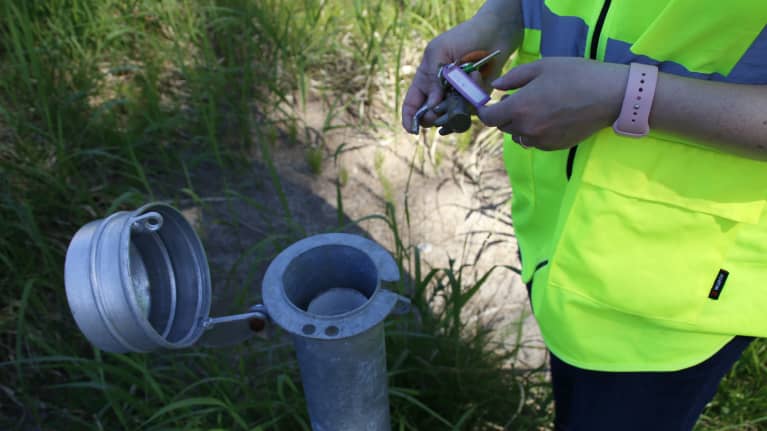 Pohjaveden havintoputki maastossa