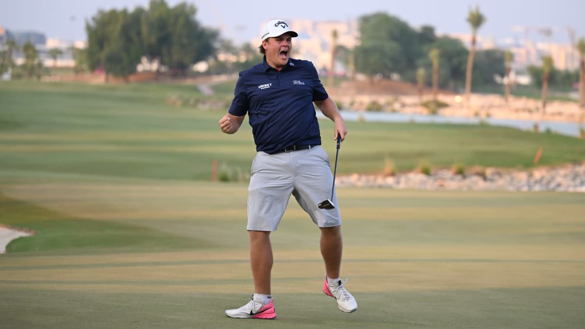 Sami Välimäki juhli golfin Euroopan-kiertueen voittoa Qatarissa 29.10.2023.