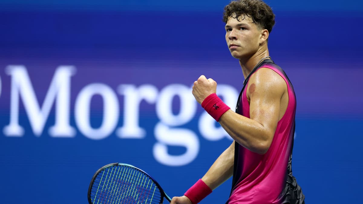 Ben Shelton eteni yhdysvaltalaisista lopulta pisimmälle tämänvuotisen US Openin miesten kaksinpelissä. Sijoittamattoman Sheltonin tie tyssäsi vasta välierässä Novak Djokovicin käsittelyssä.