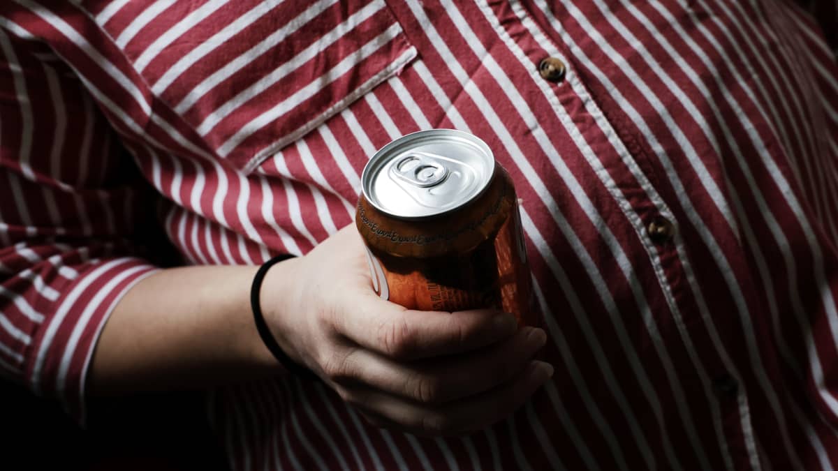 Alkoholin haitat maksavat paljon yhteiskunnalle. Kuva: Tiina Jutila / Yle