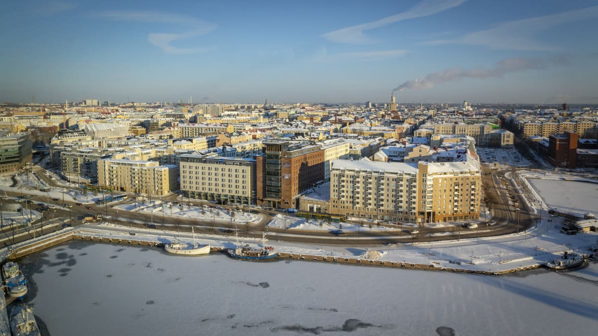 Helsingin kaupungin kattoja Clarion hotellista kuvattuna.