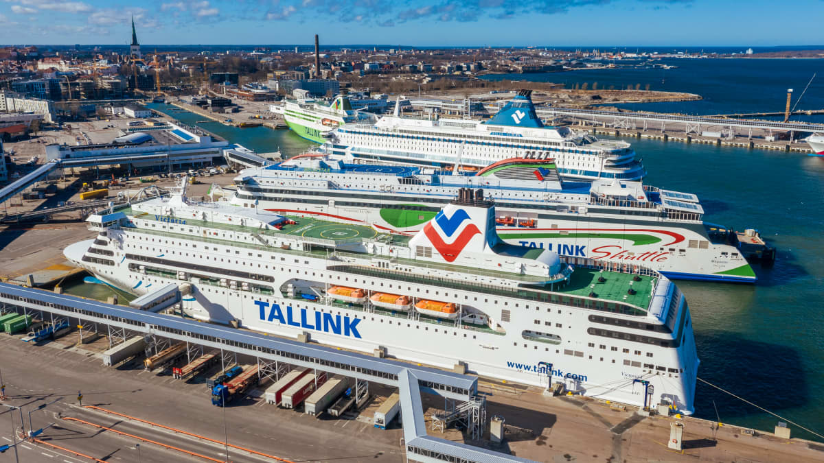 Laivoja on laiturissa Tallinnan satamassa.