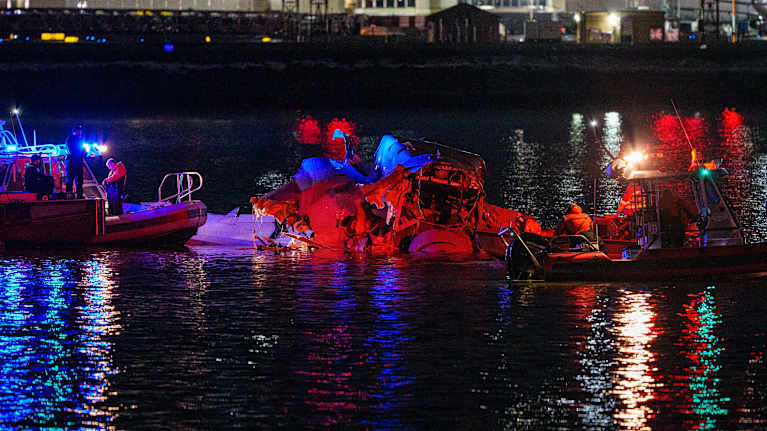 A plane and a helicopter fell into the river. Photo: Andrew Harnik / Getty Images