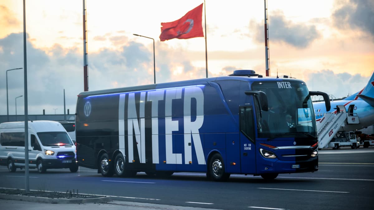 Interin joukkue saapui Istanbulin lentokentälle 8.6.2023.