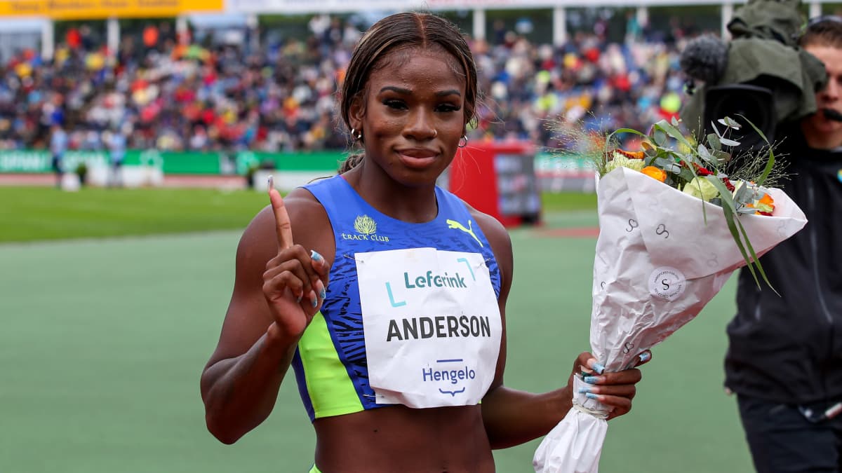 Bitany Anderson Hengelon voittojuoksunsa jälkeen.