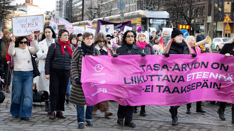 Naisten marssi kulkue.