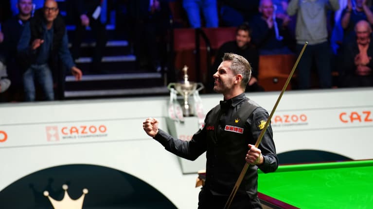 Tämä tuuletus muistetaan. Mark Selby pussitti ensimmäisenä pelaajana 147 pisteen maksimibreikin MM-finaalin historiassa viime toukokuussa.