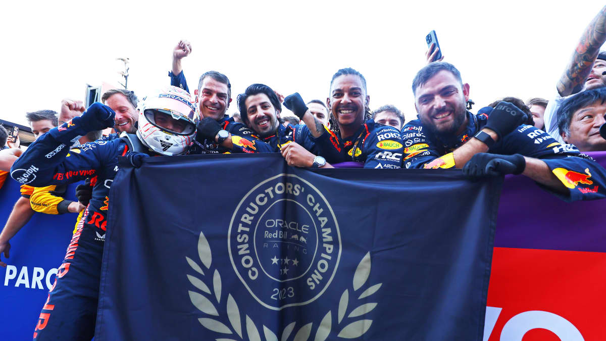 Red Bull juhlii tiimimestaruutta Suzukan F1-radalla.