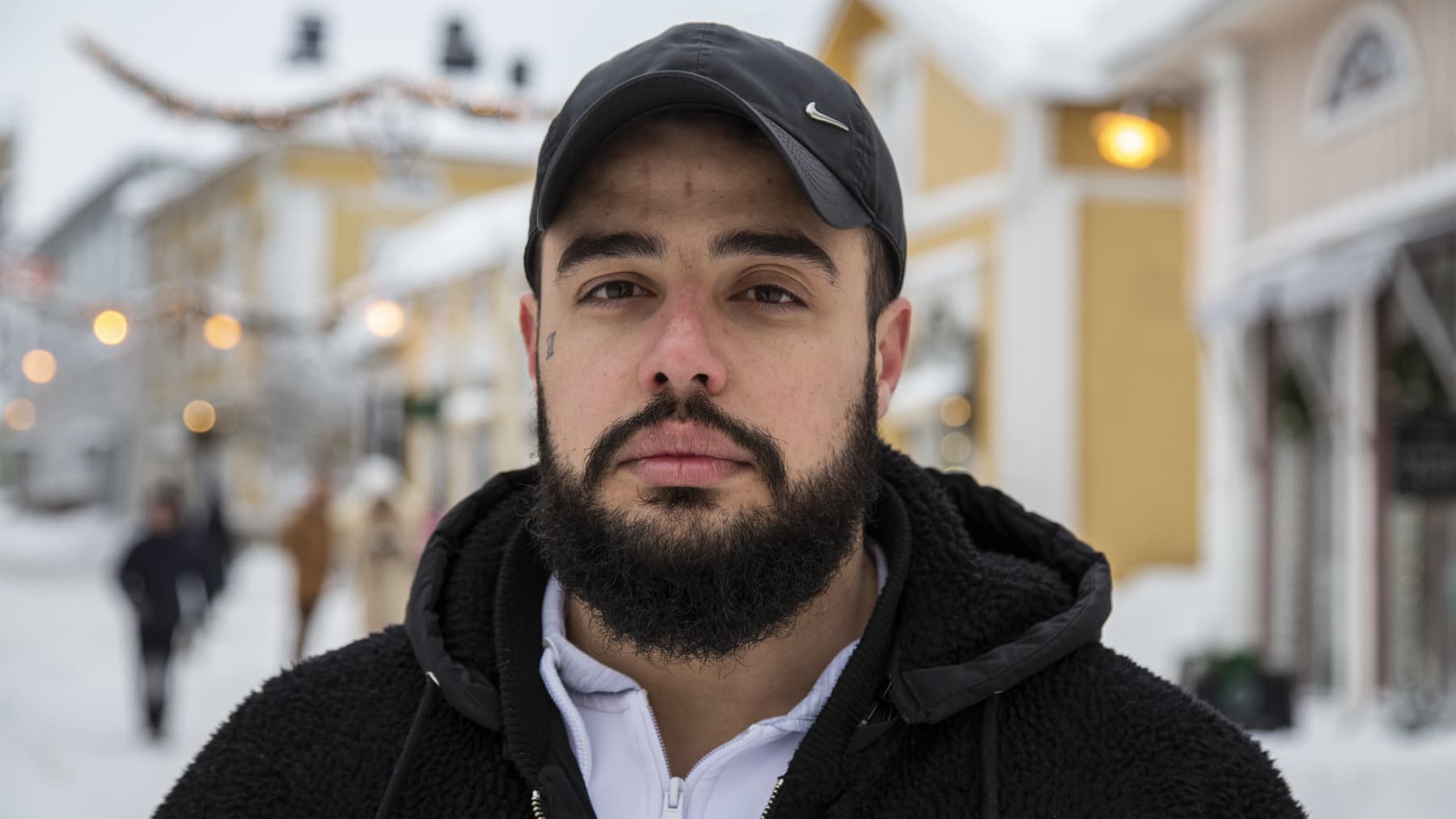 Jalai Al Fawal, maasta käännyttäminen.