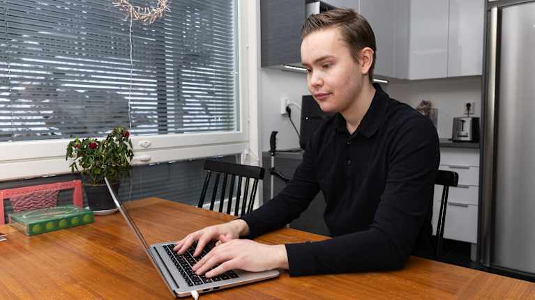 Henkilökuvassa Jaakko Vettenniemi, piensijoittaja ja opiskelija-sijoitussomettaja.