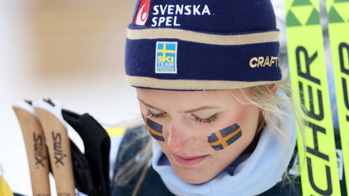Frida Karlsson pettyneenä naisten viestin jälkeen.