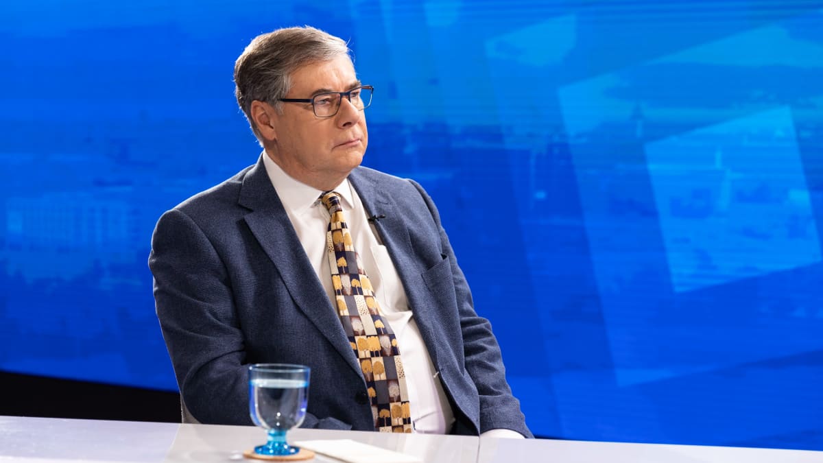 HUSin infektiotautien ylilääkäri Asko Järvinen. Kuva: Paavo Jantunen / Yle