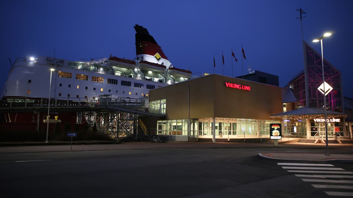 Viking Amorella Turun satamassa Postin tukilakkojen aikana marraskuussa 2019.