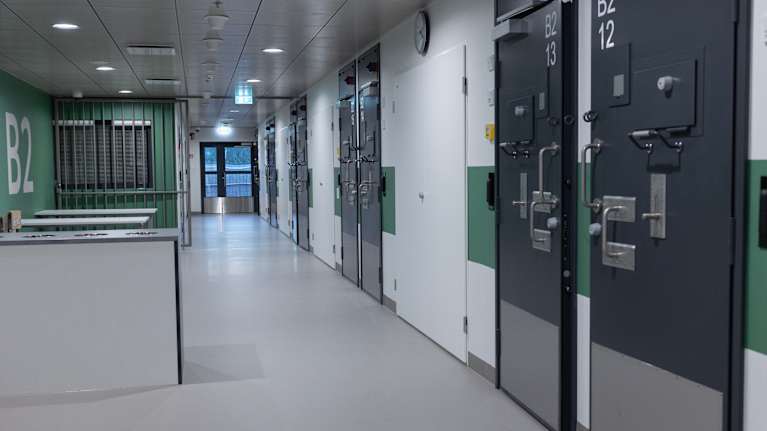 Fängelsechef hoppas att det värsta är över – Vanda fängelses nybyggnad ...