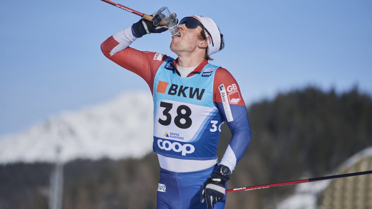 Andrew Musgrave nauttii janojuomaa.