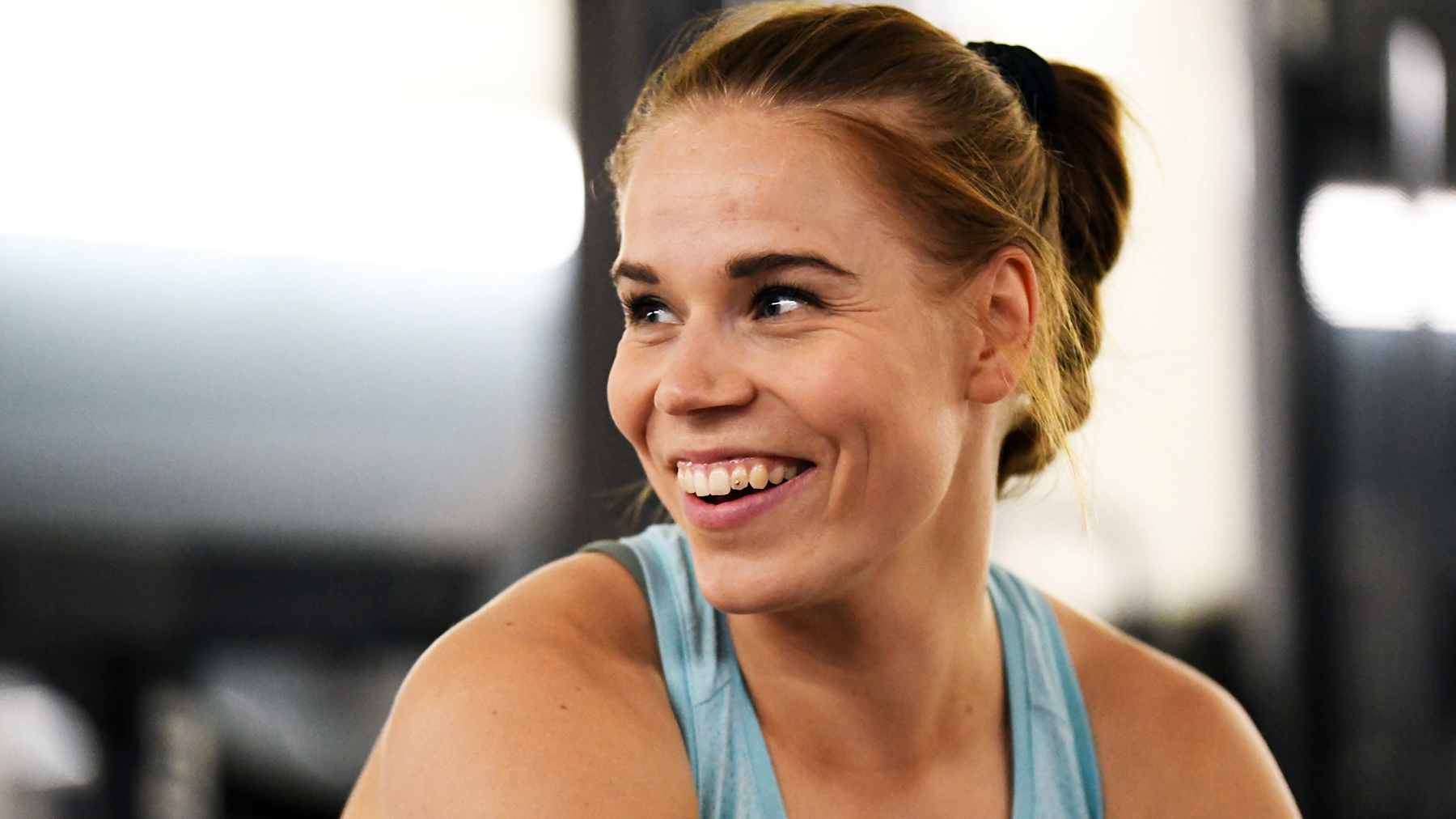 Jasmi Joensuu på gymmet.