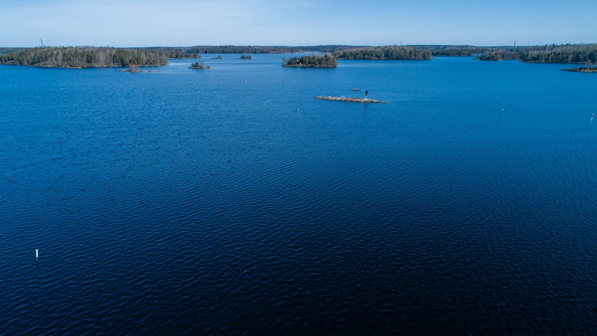 Näkymä keväiselle Saimaalle Lappeenrannan sataman kohdalta.