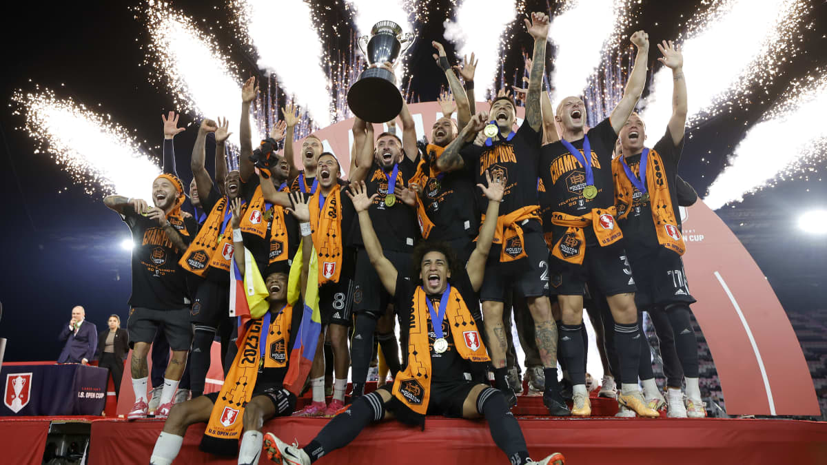 Houston Dynamo juhli avoimen cupin voittoa. 