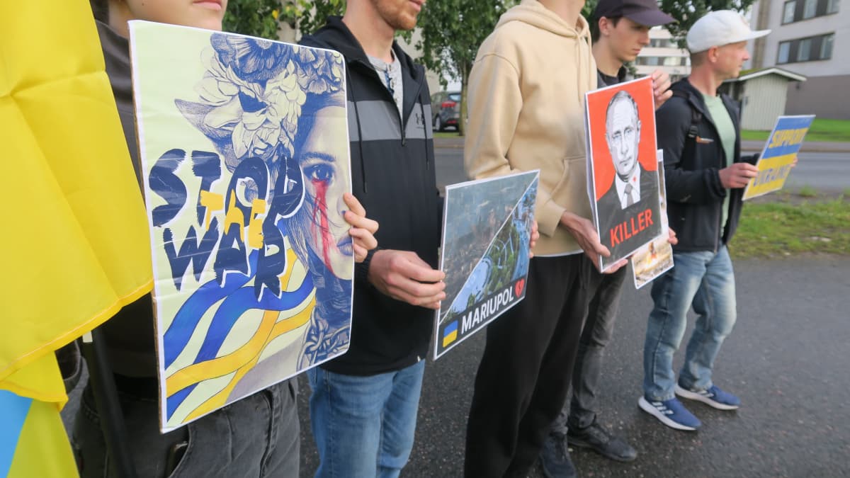 Venäläisten turvapaikanhakijoiden mielenosoitus 24.8.2023.
