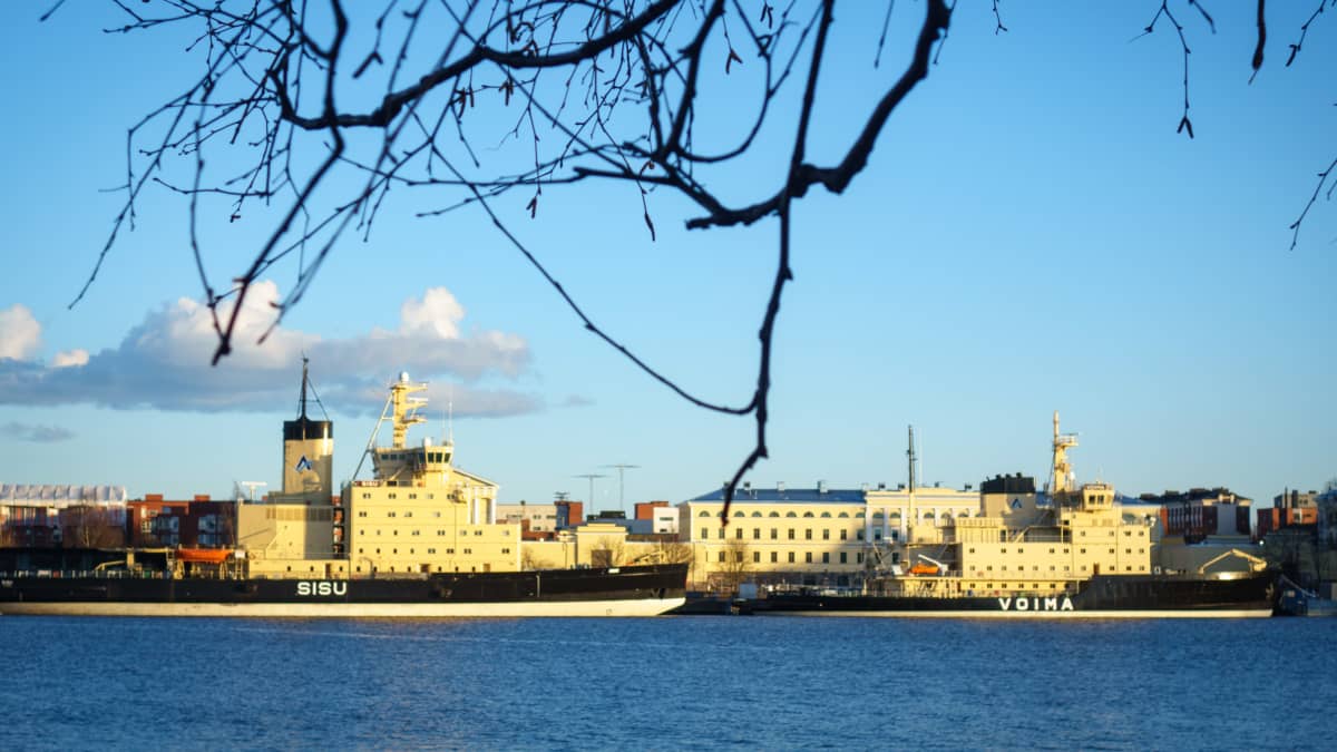 Jäänmurtajat Sisu ja Voima laiturissa Katajanokalla.