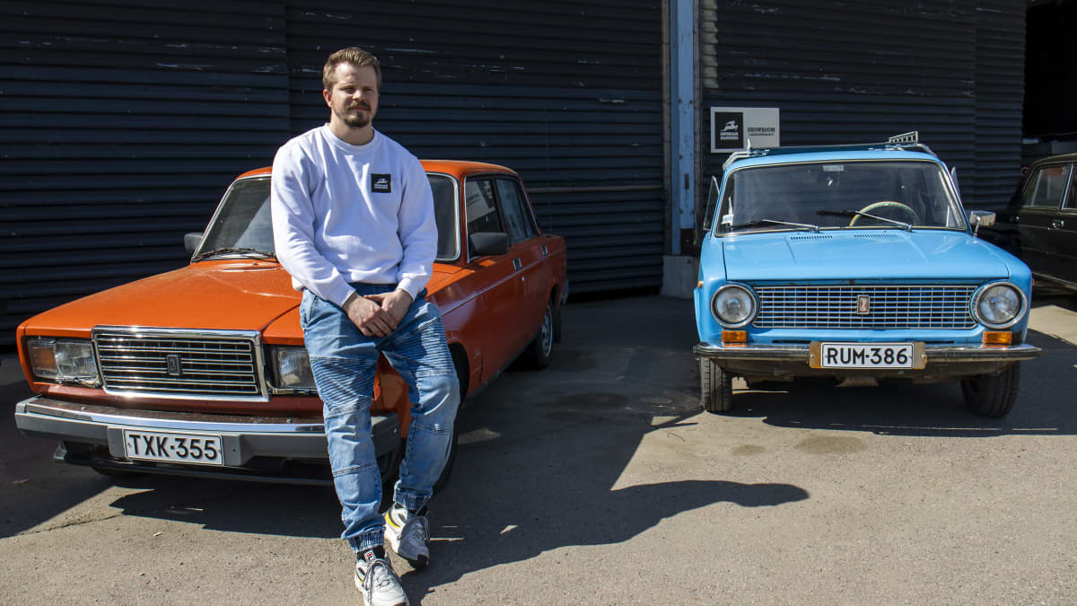 Siperian hummerin yrittäjä Hannu Laurikainen ja punainen Lada 1600SL, vm. 85